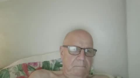 Snapshot of oggi95 chatting on October 1, 2025, 6:41 am oggi95 online show from October 1, 2025, 6:41 am
