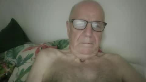 Snapshot of oggi95 chatting on October 14, 2025, 6:14 am oggi95 online show from October 14, 2025, 6:14 am