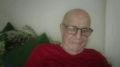 Snapshot of oggi95 chatting on October 14, 2025, 7:25 pm oggi95 online show from October 14, 2025, 7:25 pm