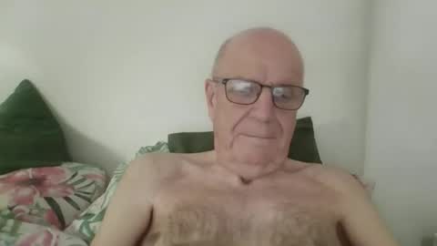 Snapshot of oggi95 chatting on October 17, 2025, 2:30 pm oggi95 online show from October 17, 2025, 2:30 pm