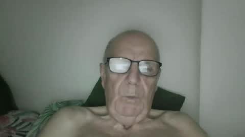 Snapshot of oggi95 chatting on October 18, 2025, 9:15 pm oggi95 online show from October 18, 2025, 9:15 pm