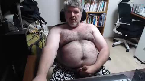 Woman message me men do not make demands and dont ask for pm only ladies. online show from May 11, 2026, 3:40 pm