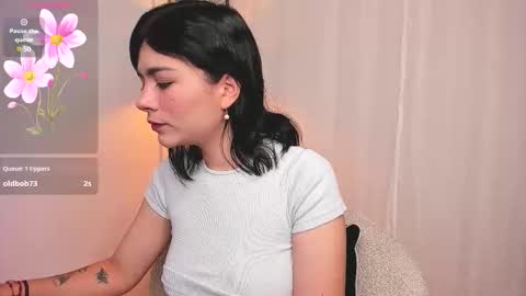 Snapshot of oh__holly chatting on October 15, 2025, 1:17 am Holly online show from October 15, 2025, 1:17 am