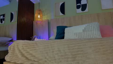 Holly online show from November 24, 2025, 11:21 am