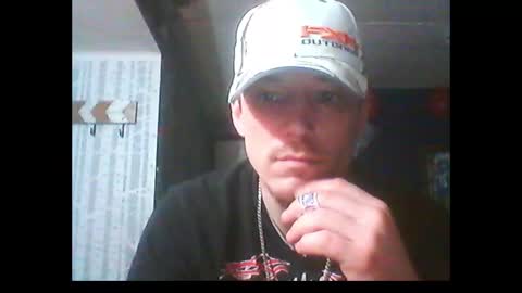 Snapshot of oh_you_know69 chatting on January 13, 2025, 9:08 am who dares  toss me some  tips lets have fun online show from January 13, 2025, 9:08 am