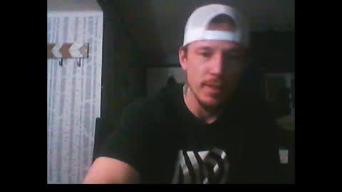 Snapshot of oh_you_know69 chatting on February 7, 2025, 5:31 am who dares  toss me some  tips lets have fun online show from February 7, 2025, 5:31 am