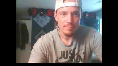 Snapshot of oh_you_know69 chatting on March 3, 2025, 12:26 am who dares  toss me some  tips lets have fun online show from March 3, 2025, 12:26 am