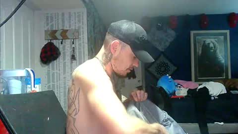 Snapshot of oh_you_know69 chatting on October 5, 2025, 5:00 pm who dares  toss me some  tips lets have fun online show from October 5, 2025, 5:00 pm