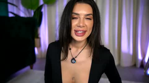 Julia online show from November 19, 2025, 4:45 am