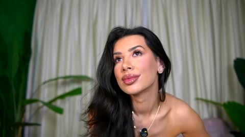 Julia online show from May 18, 2026, 5:13 am