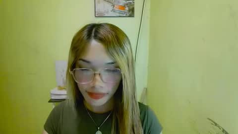 ohmyalessandraxcx online show from December 21, 2025, 3:19 pm