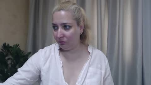 Snapshot of ohsweetiren chatting on June 17, 2026, 6:16 am Iren online show from June 17, 2026, 6:16 am