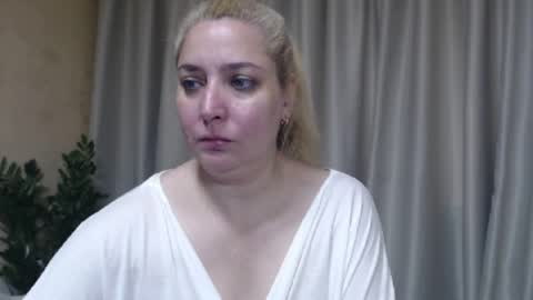 Snapshot of ohsweetiren chatting on July 9, 2026, 7:01 am Iren online show from July 9, 2026, 7:01 am