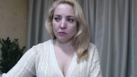 Snapshot of ohsweetmari chatting on April 28, 2026, 3:17 pm Mari online show from April 28, 2026, 3:17 pm