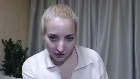 Snapshot of ohsweetmari chatting on May 6, 2026, 4:12 pm Mari online show from May 6, 2026, 4:12 pm