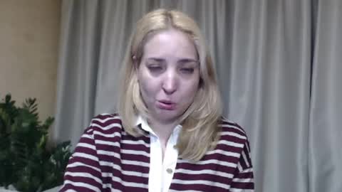Snapshot of ohsweetmari chatting on May 13, 2026, 4:59 pm Mari online show from May 13, 2026, 4:59 pm