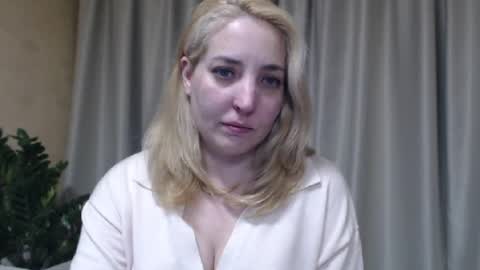 Snapshot of ohsweetmari chatting on May 15, 2026, 6:48 pm Mari online show from May 15, 2026, 6:48 pm