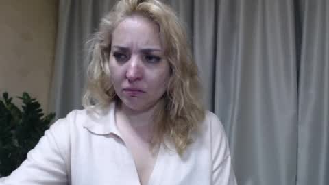 Snapshot of ohsweetmari chatting on May 17, 2026, 5:09 pm Mari online show from May 17, 2026, 5:09 pm