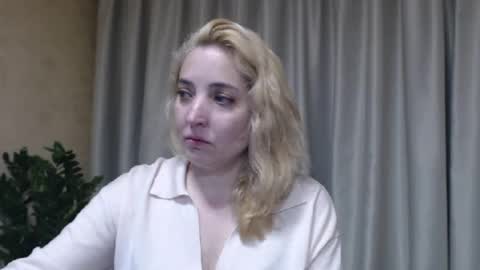 Snapshot of ohsweetmari chatting on May 23, 2026, 4:44 pm Mari online show from May 23, 2026, 4:44 pm