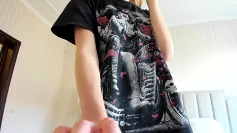 Snapshot of oksanafedorova chatting on September 17, 2025, 11:45 am Welcome to my fans page online show from September 17, 2025, 11:45 am