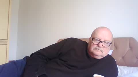 old_fkrr_ online show from April 15, 2026, 9:27 am