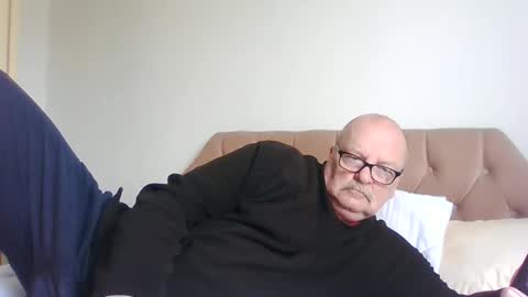 Snapshot of old_fkrr_ chatting on April 18, 2026, 9:24 am old_fkrr_ online show from April 18, 2026, 9:24 am