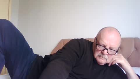 Snapshot of old_fkrr_ chatting on April 20, 2026, 9:56 am old_fkrr_ online show from April 20, 2026, 9:56 am