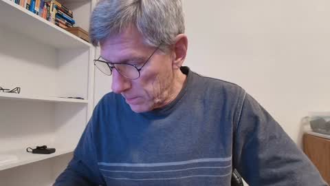 Snapshot of oldgeorge chatting on December 19, 2024, 3:40 am George online show from December 19, 2024, 3:40 am