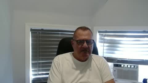 Snapshot of oldguybigd chatting on September 9, 2025, 11:26 pm oldguybigd online show from September 9, 2025, 11:26 pm