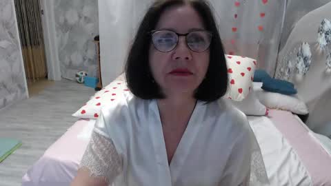 Snapshot of olgahottie chatting on May 3, 2026, 11:33 pm OlgaHottie online show from May 3, 2026, 11:33 pm