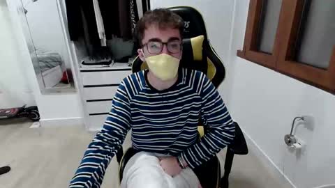 Snapshot of oliblaze06 chatting on December 22, 2025, 4:20 am Oli Blaze online show from December 22, 2025, 4:20 am