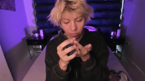 oliiverr22 online show from December 15, 2025, 11:58 am