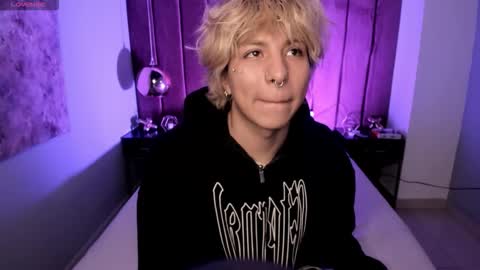 oliiverr22 online show from December 16, 2025, 11:59 am