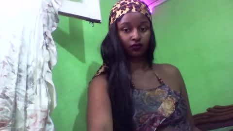 olinah610 online show from October 12, 2025, 7:07 am