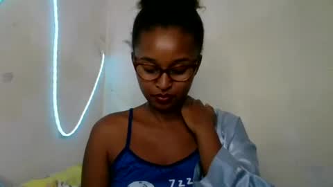 olinah610 online show from May 29, 2026, 11:41 am