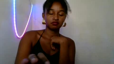 olinah610 online show from May 30, 2026, 12:13 pm