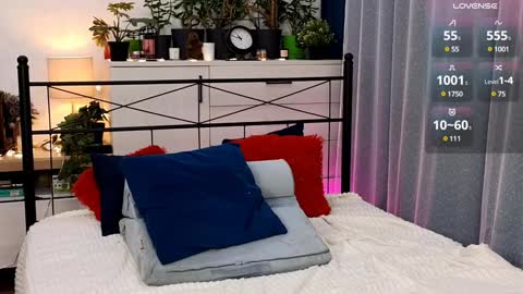 OliSunny Olivia online show from December 29, 2024, 7:50 am