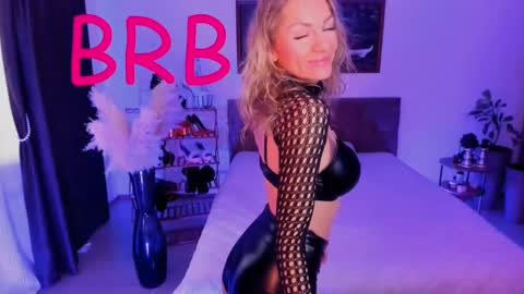 oliva_candy online show from March 11, 2025, 11:12 am