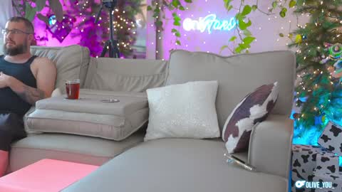 Snapshot of olive_you_ chatting on December 7, 2024, 5:31 pm Olive online show from December 7, 2024, 5:31 pm