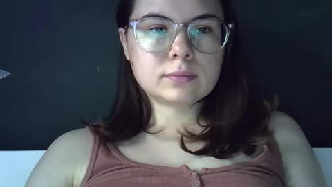 Snapshot of olivepeach chatting on June 11, 2026, 2:37 pm Oil online show from June 11, 2026, 2:37 pm