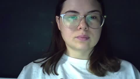 Snapshot of olivepeach chatting on June 24, 2026, 12:26 pm Oil online show from June 24, 2026, 12:26 pm