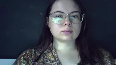 Snapshot of olivepeach chatting on July 25, 2026, 10:24 am Oil online show from July 25, 2026, 10:24 am