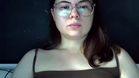 Snapshot of olivepeach chatting on August 2, 2026, 9:08 am Oil online show from August 2, 2026, 9:08 am