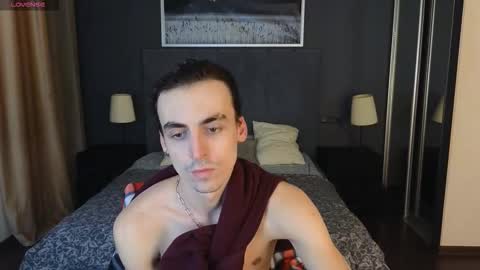 OLIVER MARTINEZ online show from September 28, 2025, 7:52 pm