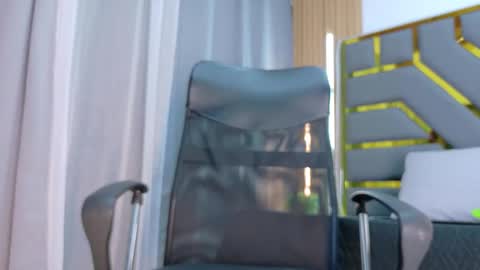 Snapshot of oliver_bigblack_cock chatting on May 6, 2026, 6:35 pm Oliver online show from May 6, 2026, 6:35 pm
