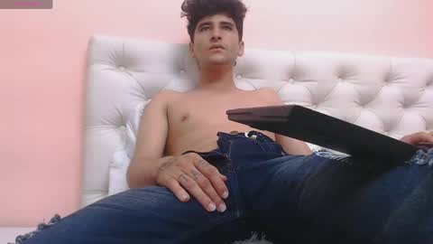 Snapshot of oliver_cat_ chatting on May 13, 2026, 10:23 am oliver_cat_ online show from May 13, 2026, 10:23 am