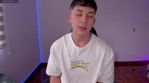 Snapshot of oliver_kyy chatting on May 24, 2026, 8:14 pm oliveeer online show from May 24, 2026, 8:14 pm