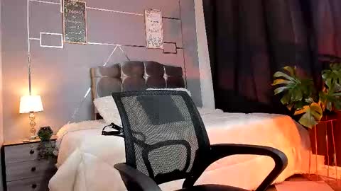 oliver mr  online show from November 15, 2025, 7:32 pm