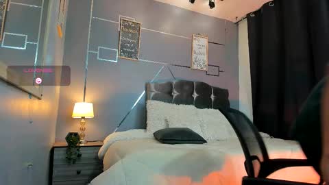 oliver mr  online show from November 17, 2025, 8:03 pm