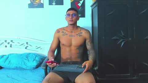 oliver_smith_2 online show from May 18, 2026, 4:35 pm